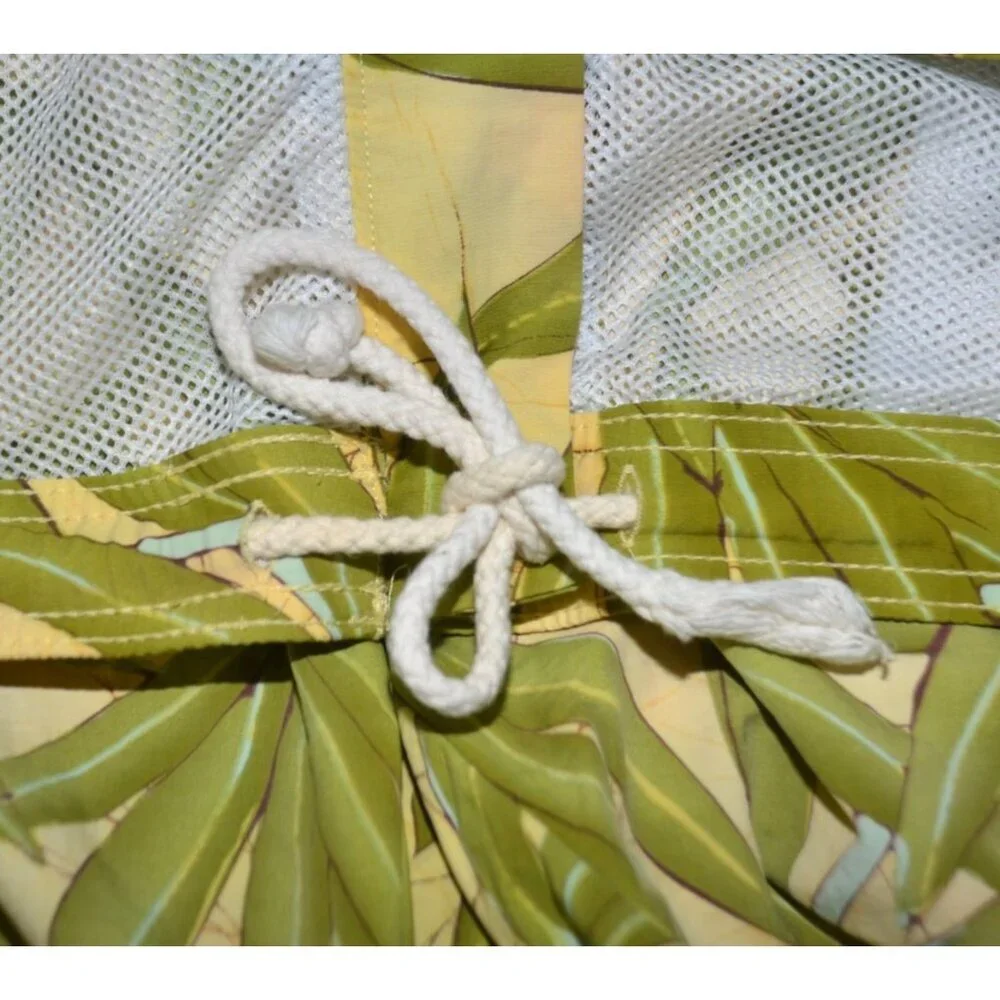 Tommy Bahama Tropical Hawaiian Print Swim Shorts Trunks Men's L Beach Resort